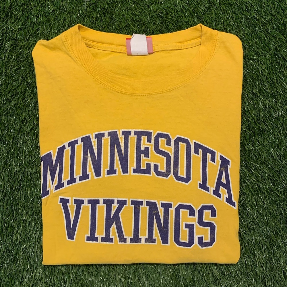 🏈Minnesota Vikings Yellow Tee